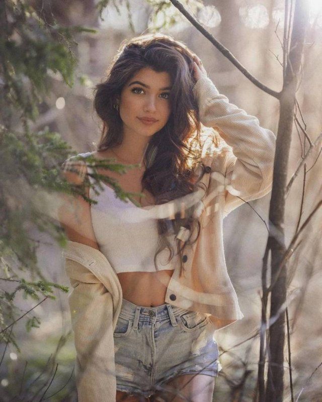 Девушки в белых маечках 21 фото