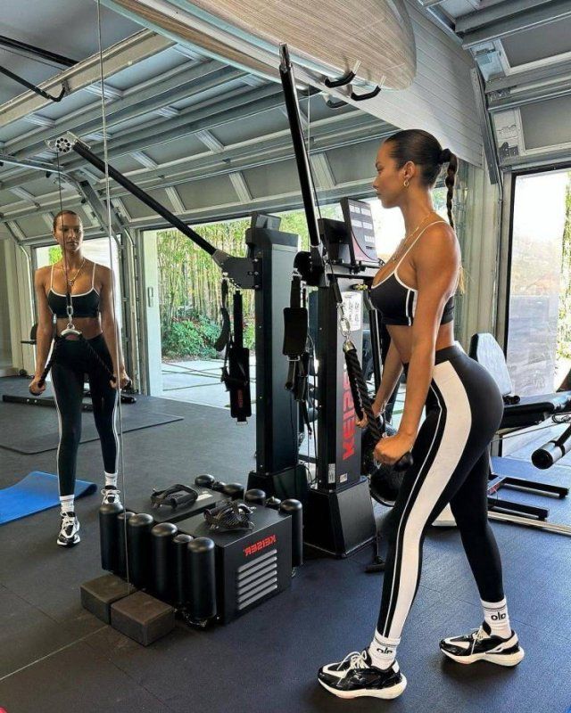 Спортивные девушки