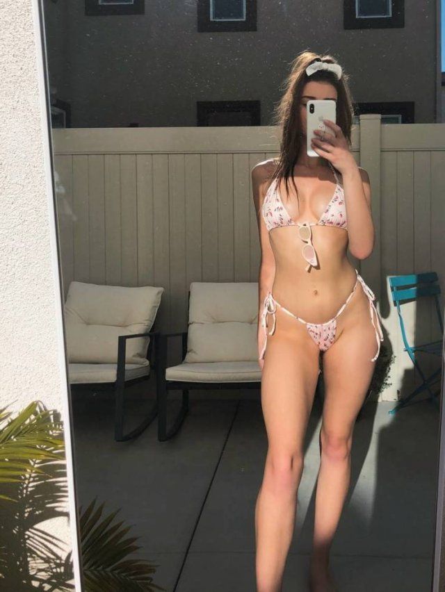 Девушки делают селфи 47 фото