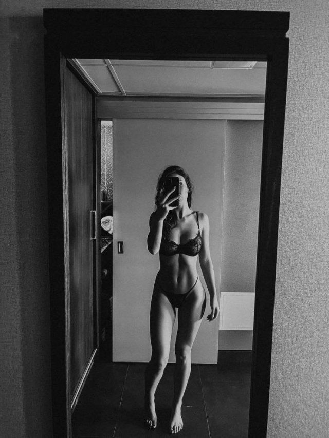 Девушки делают селфи 47 фото