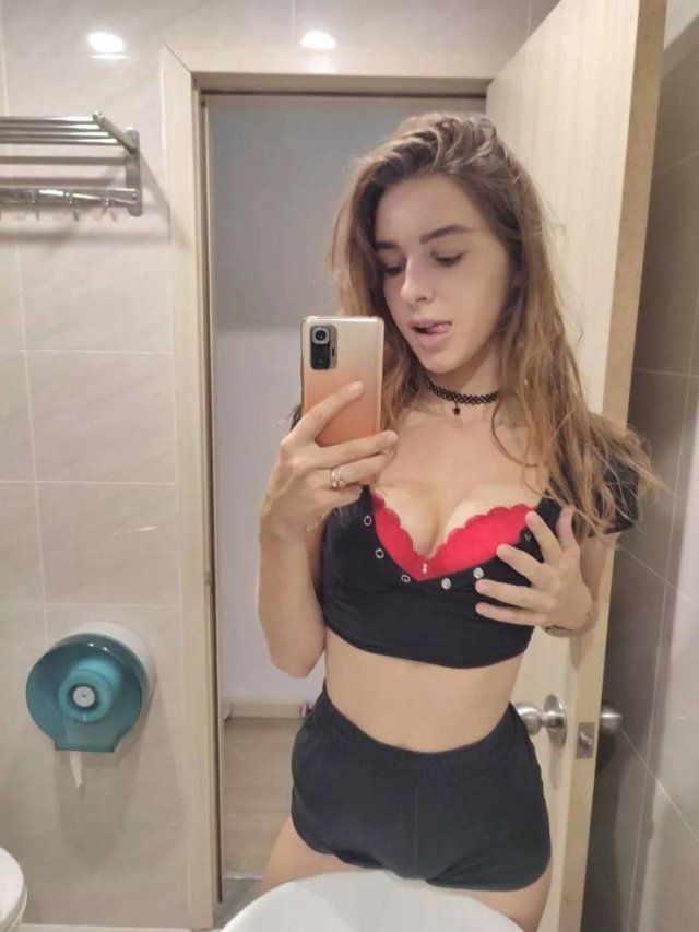 Девушки делают селфи 47 фото