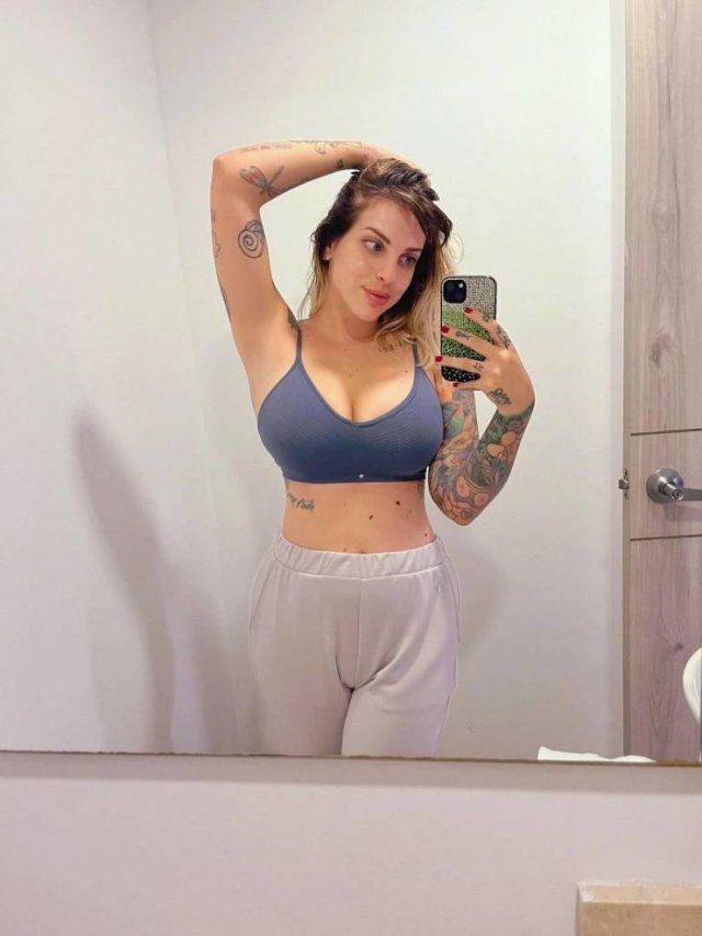 Девушки делают селфи 47 фото