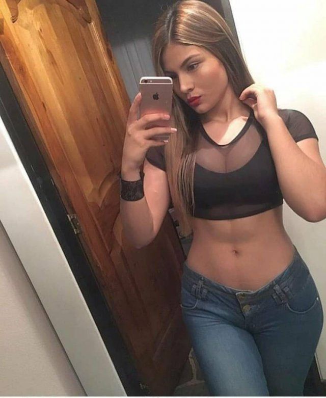 Девушки делают селфи 47 фото